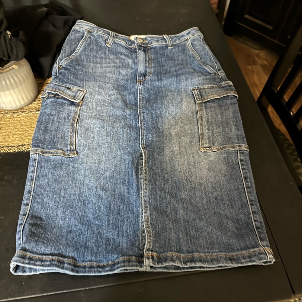 Risen size medium cargo jean skirt. Worn once